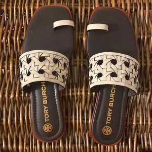 Tory Burch Leather Basketweave Slide. NWT!